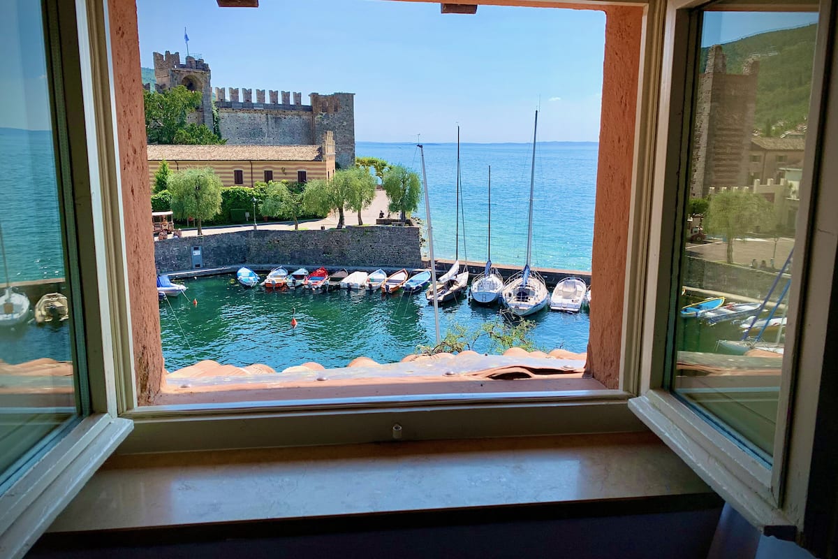 penthouse, 1 double bed, harbour view | in-room safe, desk, soundproofing, free wifi