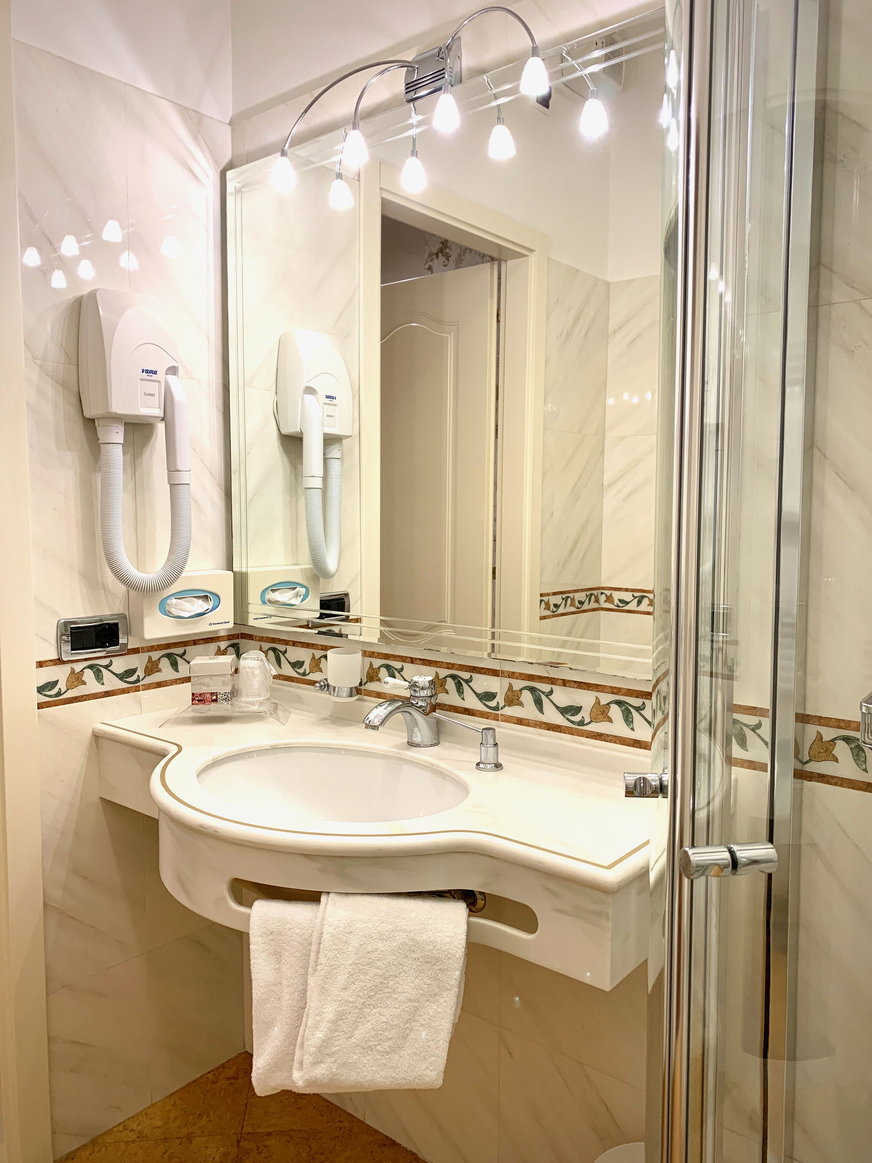 double or twin room, balcony, lake view | bathroom | shower, free toiletries, hair dryer, bidet