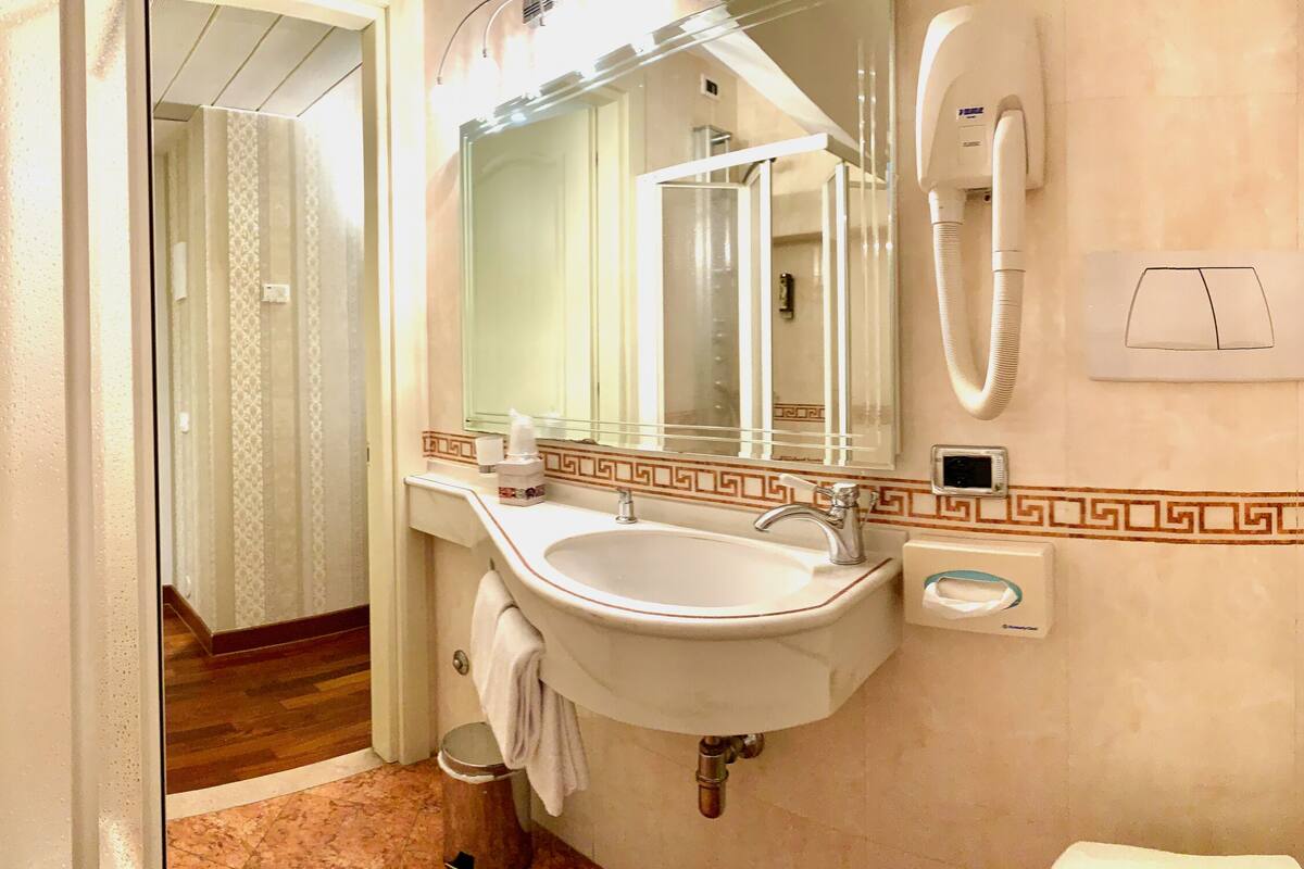 penthouse, 1 double bed, harbour view | bathroom sink