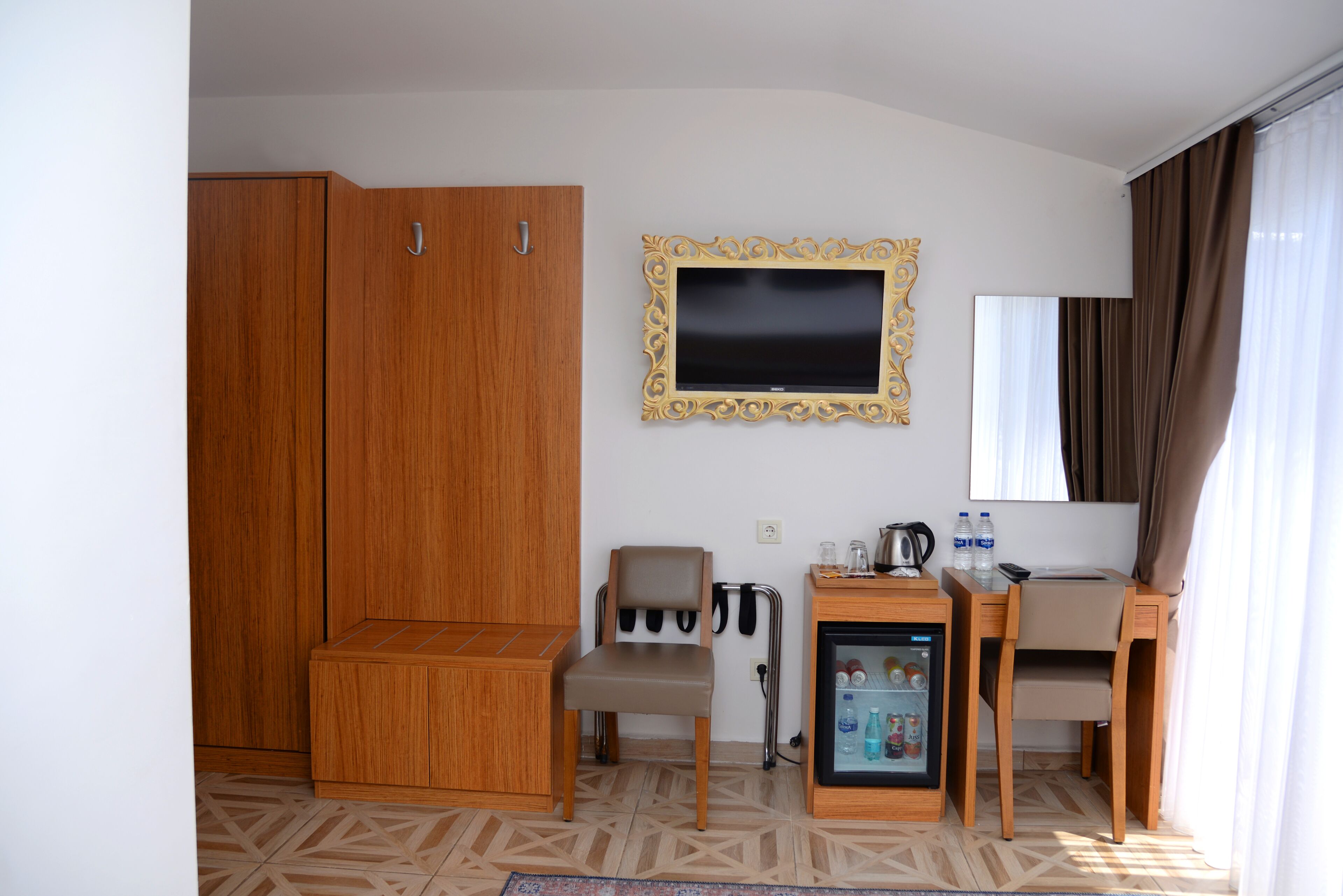 premium bedding, minibar, in-room safe, desk