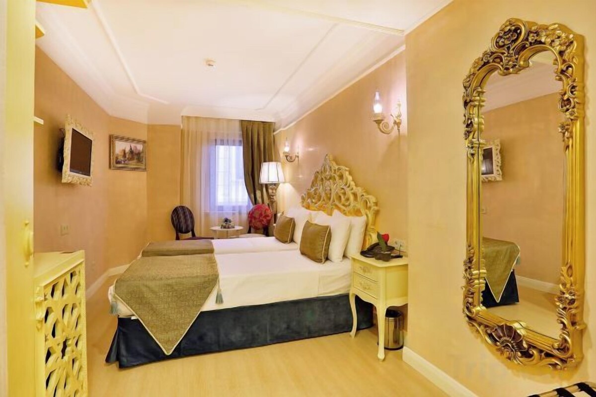 Egyptian cotton sheets, premium bedding, minibar, in-room safe