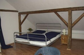 1 bedroom, desk, iron/ironing board, WiFi - HAHNE´S GÄSTEHAUS (Laatzen)