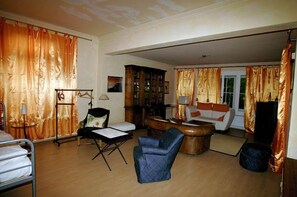 1 bedroom, desk, iron/ironing board, WiFi