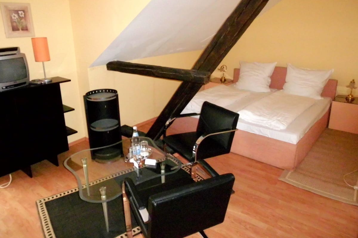 1 bedroom, desk, iron/ironing board, WiFi