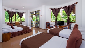 Quadruple Room | Free WiFi, bed sheets