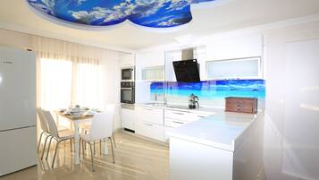 Villa (Exelance) | Premium bedding, minibar, in-room safe, individually decorated