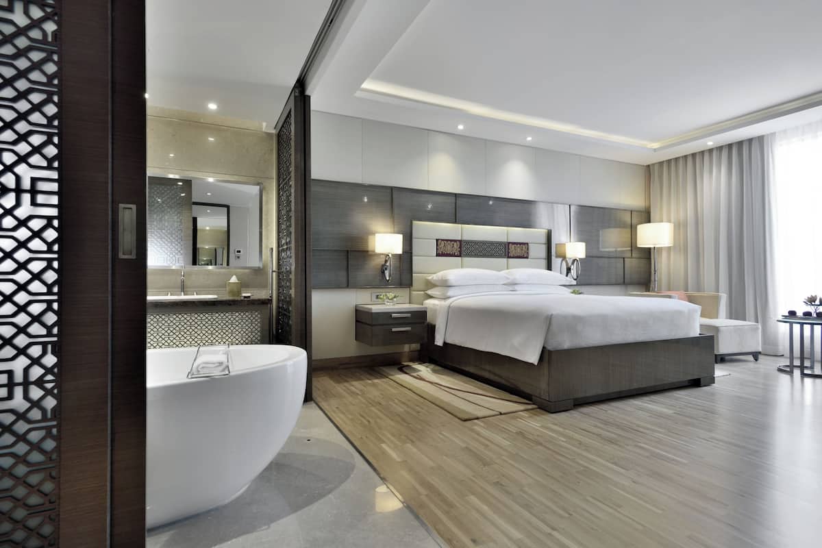 1 bedroom, pillow-top beds, minibar, in-room safe