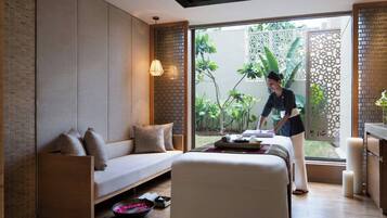 Couples treatment rooms, sauna, steam room, body treatments