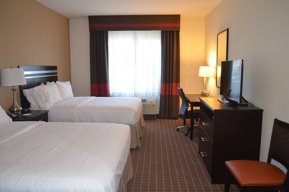 Premium bedding, in-room safe, desk, iron/ironing board