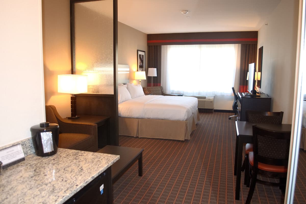 1 bedroom, premium bedding, in-room safe, desk