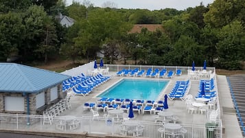 Seasonal outdoor pool, open 9:00 AM to 9:00 PM, sun loungers