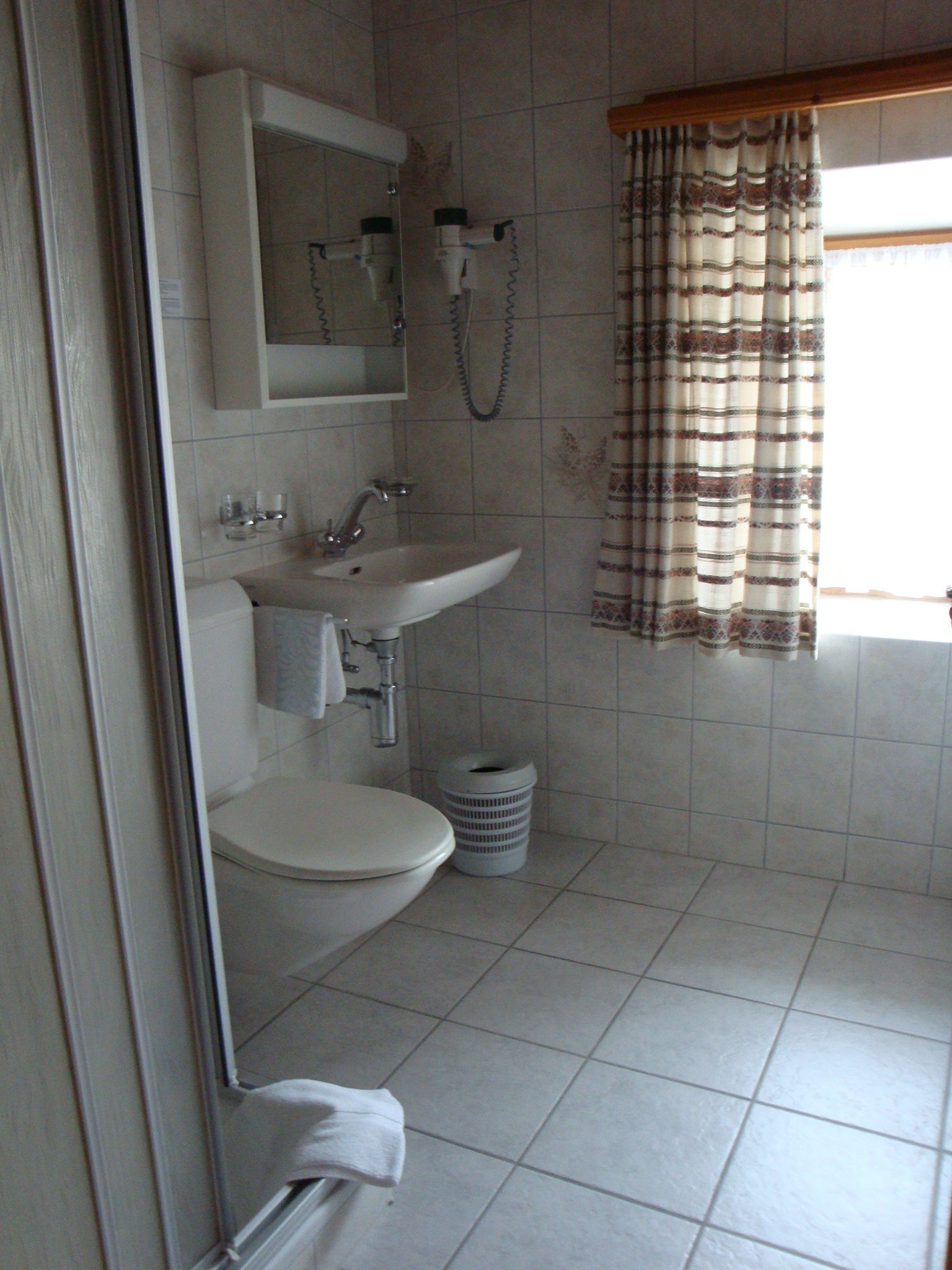 basic single room | bathroom | deep-soaking bathtub, rainfall showerhead, hair dryer, towels