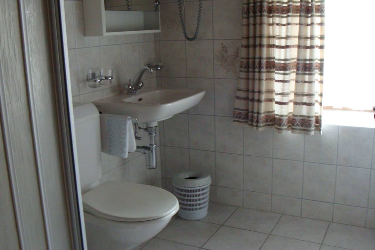 basic single room | bathroom | deep-soaking bathtub, rainfall showerhead, hair dryer, towels