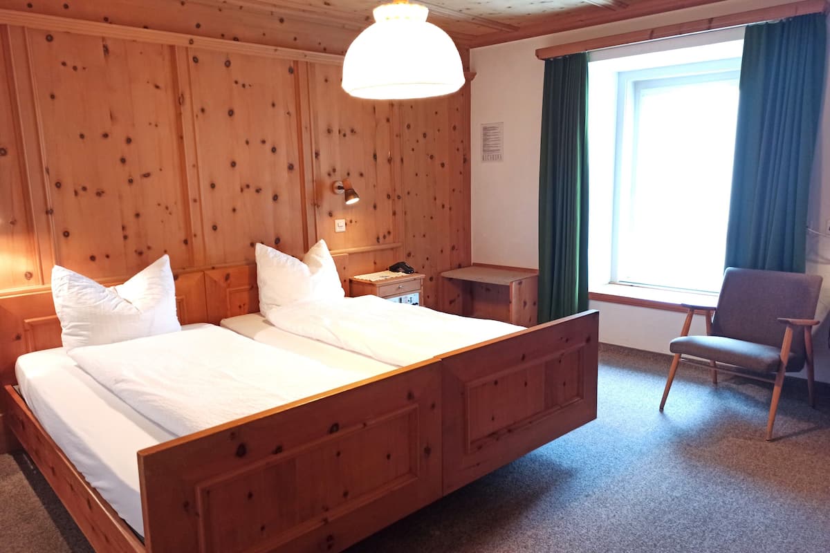 standard double room | premium bedding, in-room safe, desk, free wifi