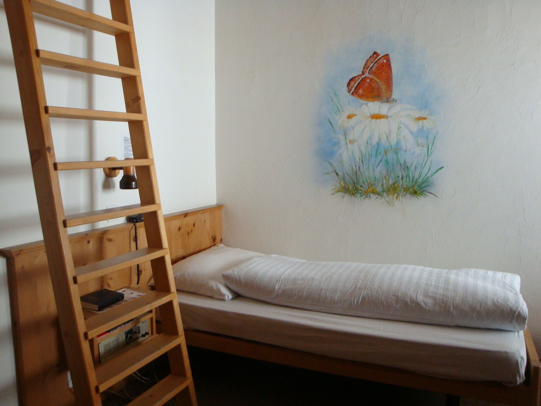 basic single room | premium bedding, in-room safe, desk, free wifi