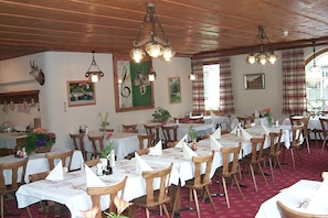Free daily buffet breakfast - Hotel Acla Filli (Zernez)