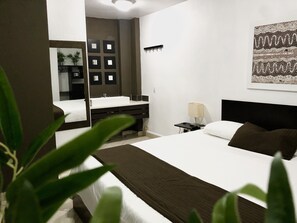 Caja de seguridad en la habitación y escritorio 