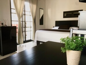 Deluxe Studio | In-room safe, desk, laptop workspace, blackout drapes - Ocean Breeze (Santo Domingo)
