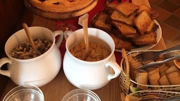 Petit déjeuner buffet (15 EUR par personne)