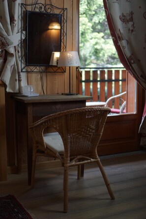 Suite, balcón, en el área del jardín | Ropa de cama de alta calidad y edredón 