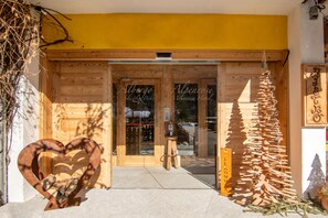 Vista frontal de la propiedad