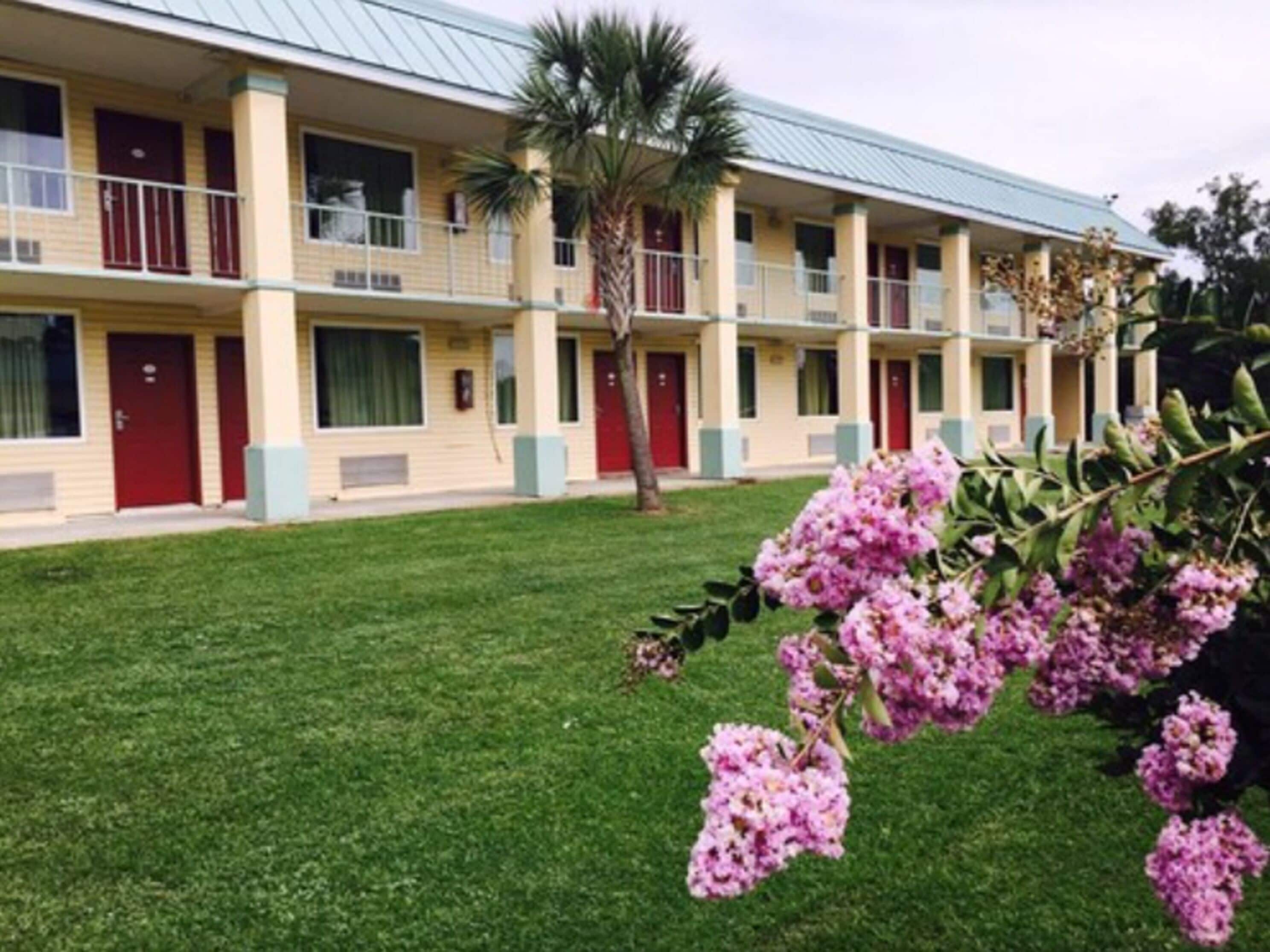 Photo - Garden Inn & Suites