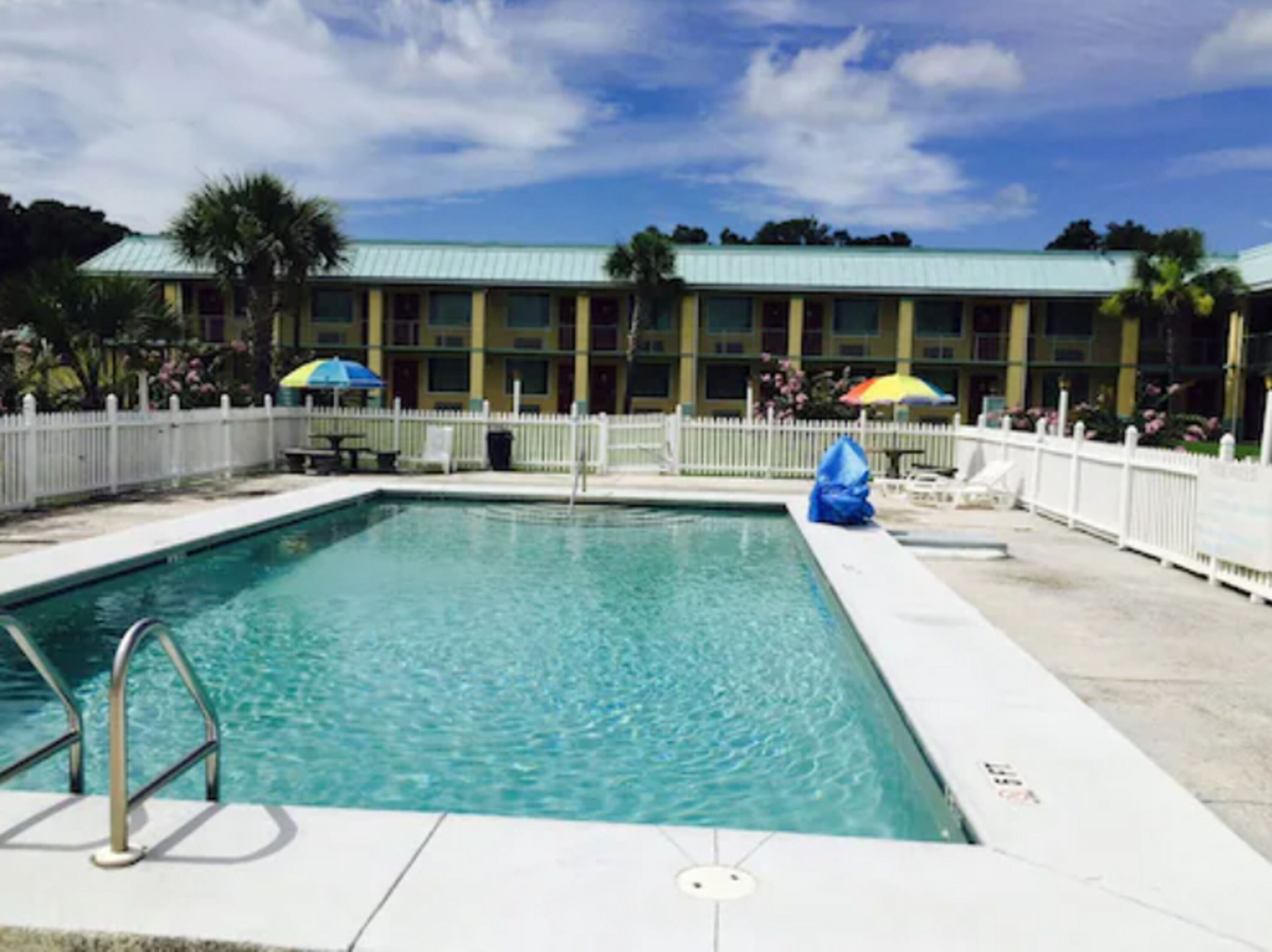 Photo - Garden Inn & Suites