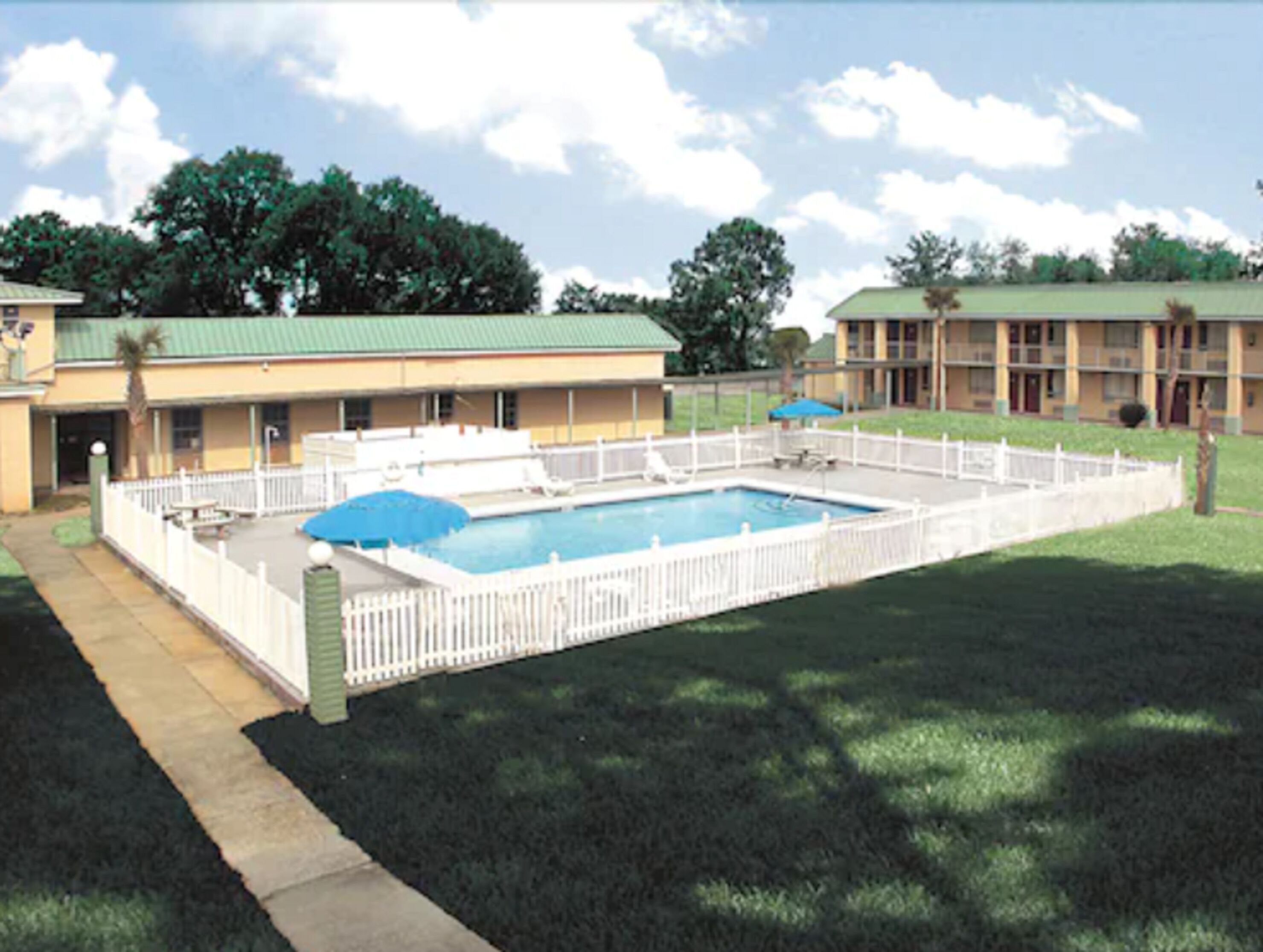 Photo - Garden Inn & Suites