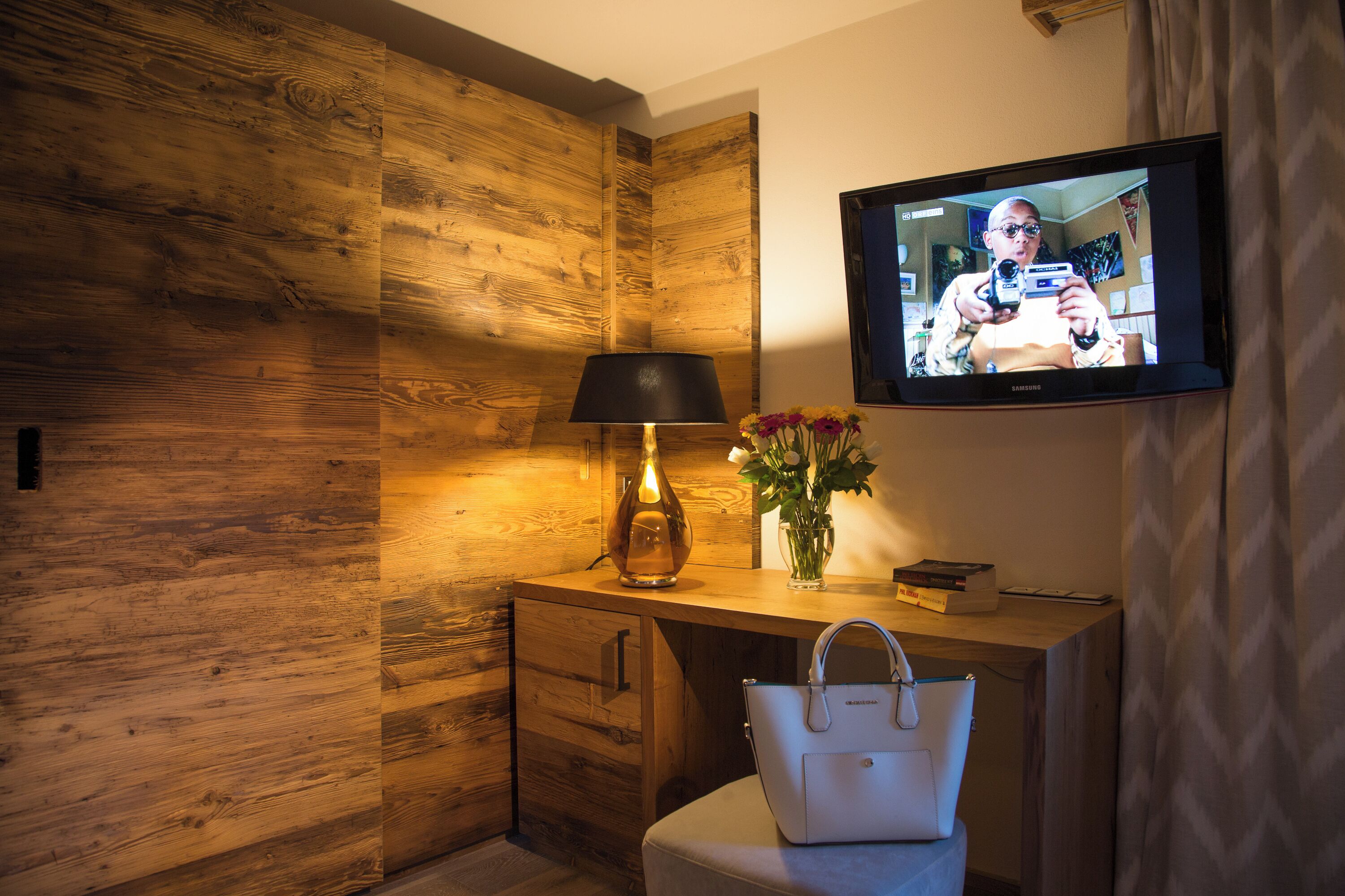 1 bedroom, in-room safe, individually decorated, individually furnished