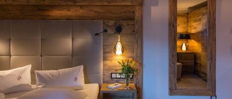 1 bedroom, in-room safe, individually decorated, individually furnished