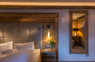 Caja de seguridad en la habitación y decoración personalizada 