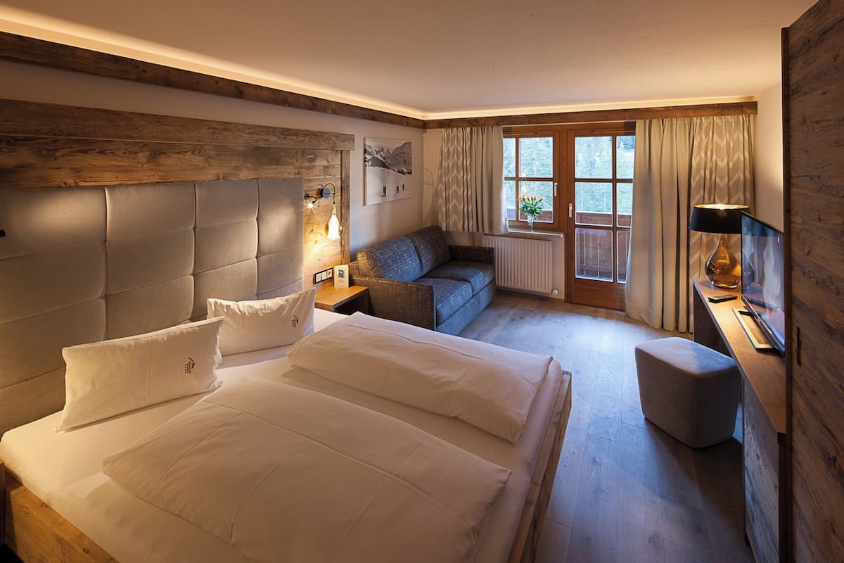 1 bedroom, in-room safe, individually decorated, individually furnished