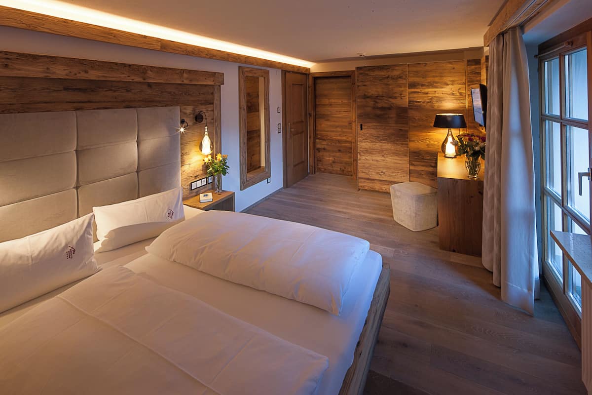 1 bedroom, in-room safe, individually decorated, individually furnished