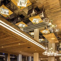 Serveert diner, regionale gerechten, buitendiner