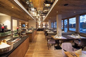 Se sirven cenas y cocina regional (con mesas al aire libre) 