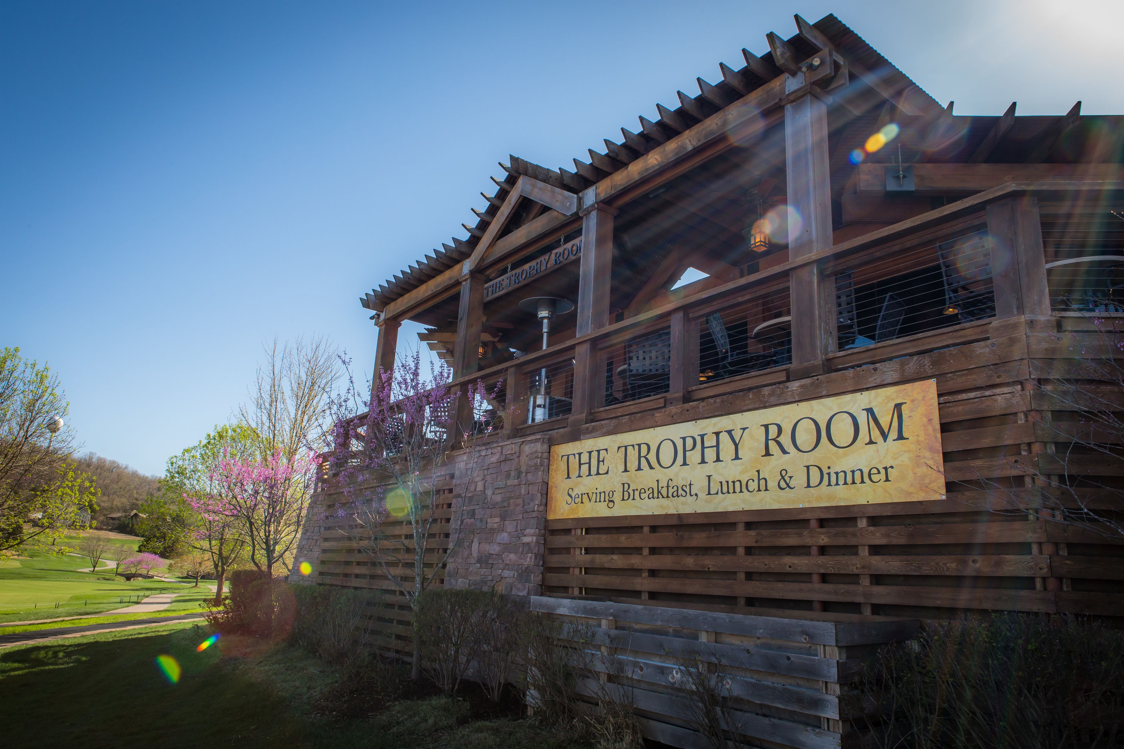 2 restaurants, breakfast served