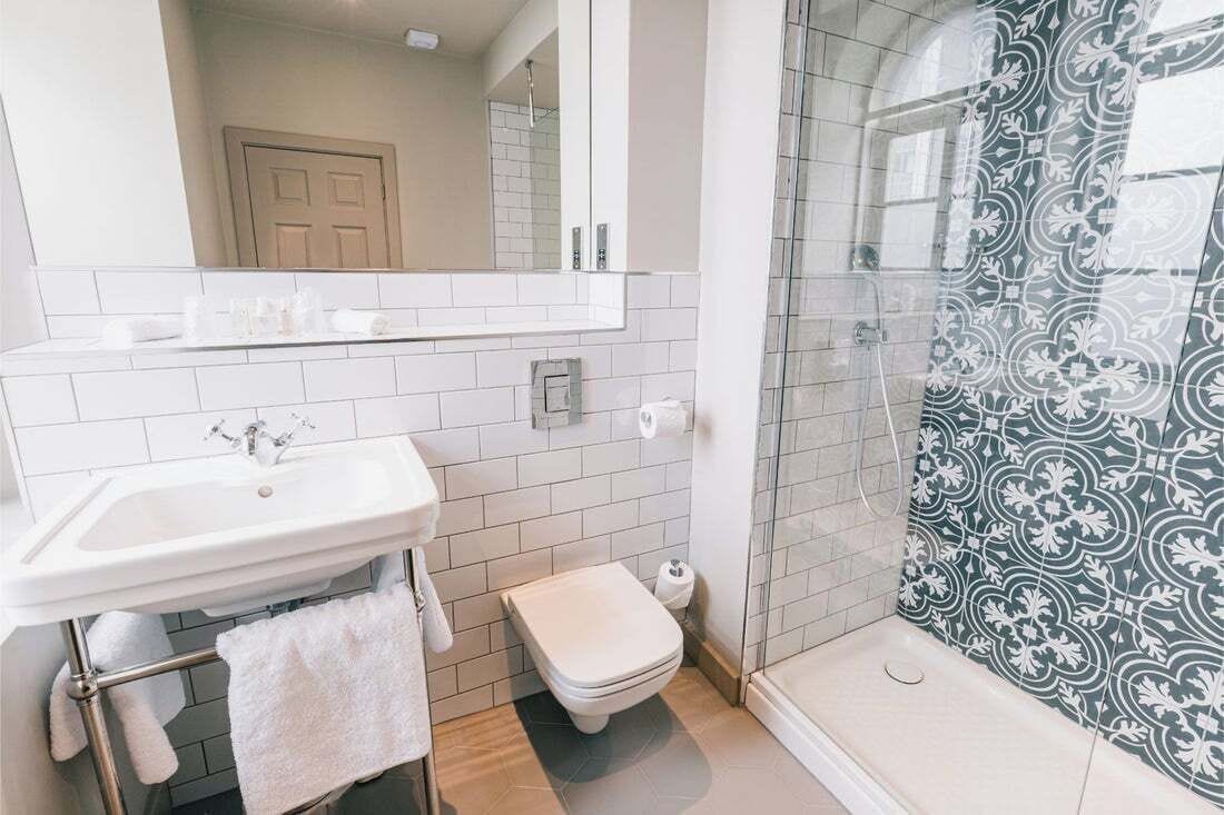 Kamar Double Deluks, 1 Tempat Tidur Double | Kamar mandi | Perlengkapan kamar mandi ramah lingkungan, pengering rambut,  dan handuk