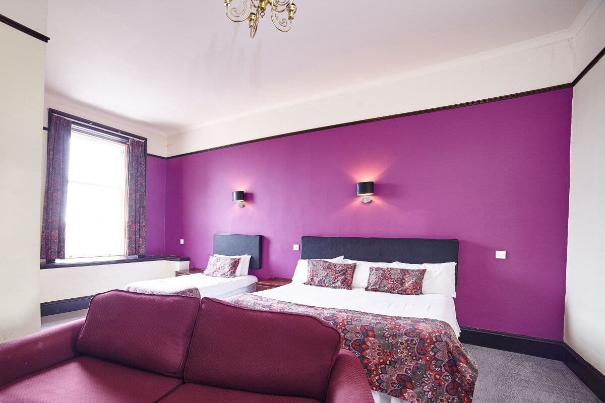 Hypo-allergenic bedding, desk, iron/ironing board, free WiFi