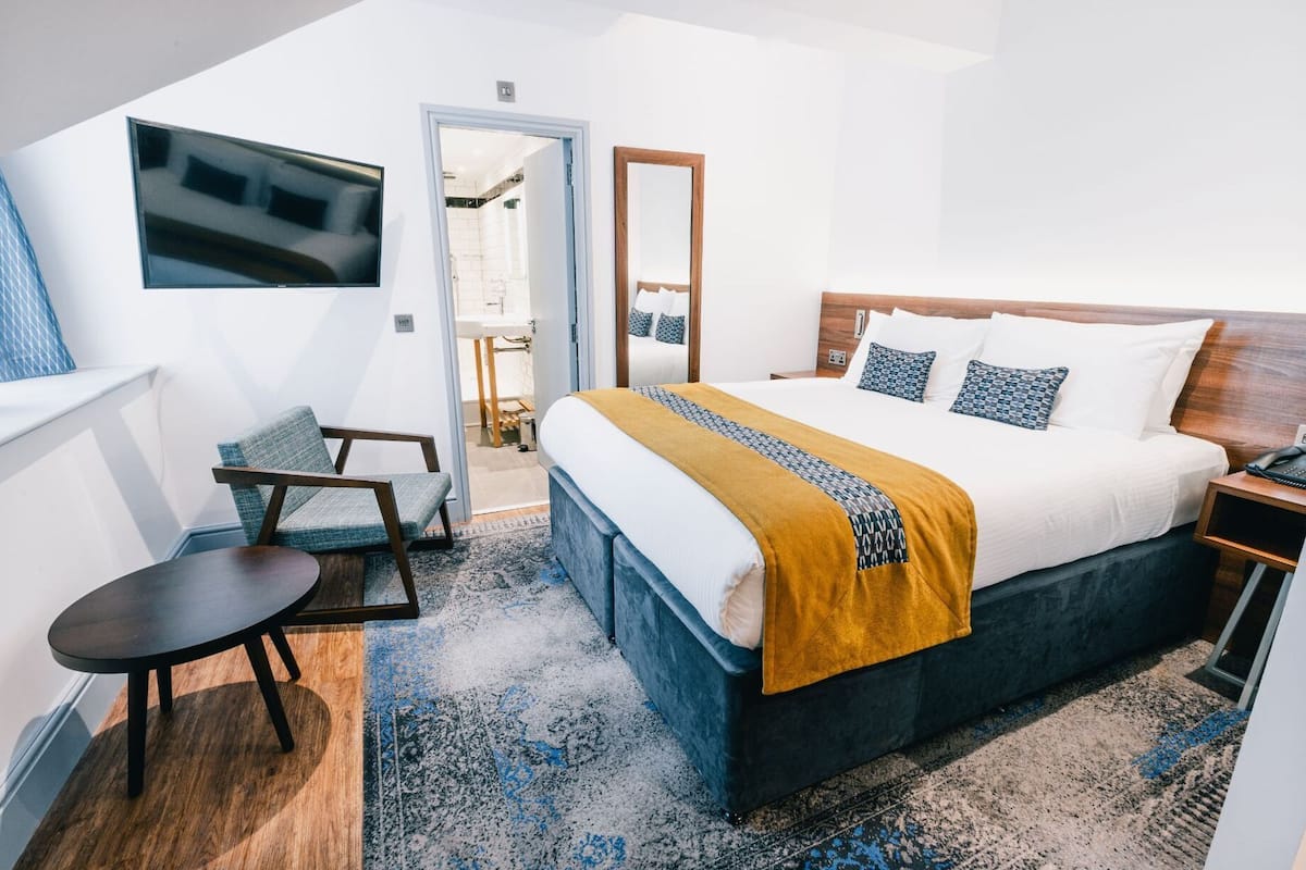 Deluxe Double Room, 1 Double Bed | Hypo-allergenic bedding, desk, iron/ironing board, free WiFi