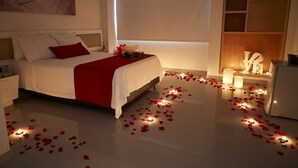 A modern bedroom with a neatly made bed, a bedside table, and a large window. - Hotel Zona A (Medellín)