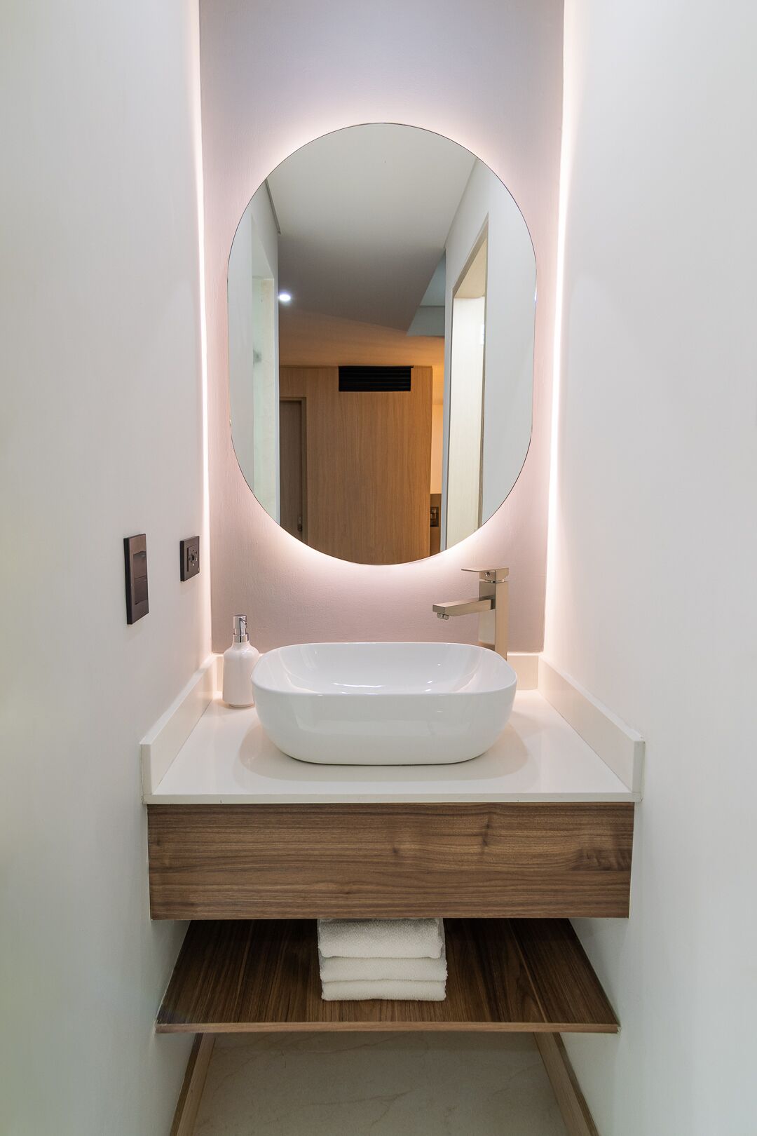 city apartment | bathroom | free toiletries, hair dryer, towels