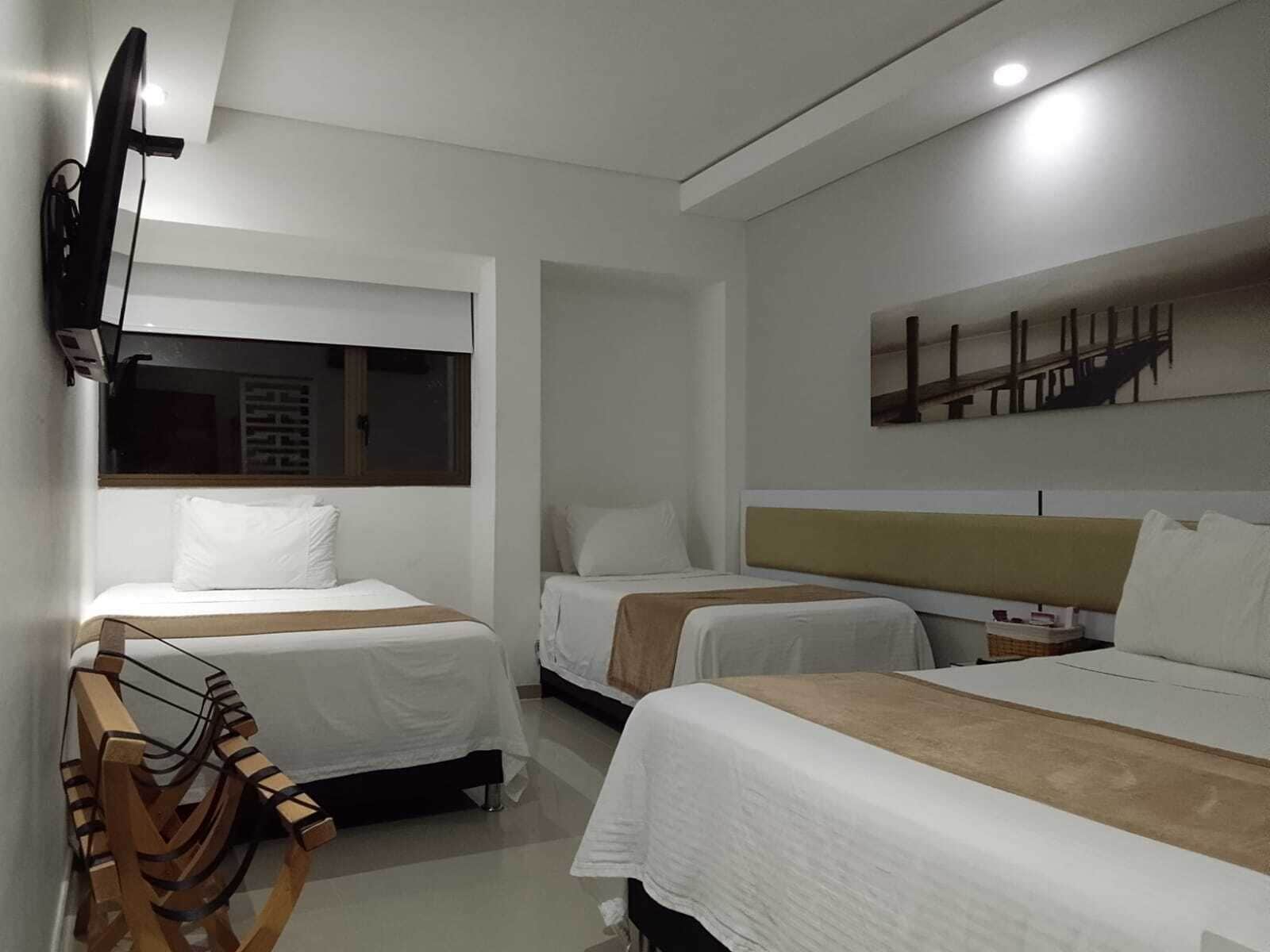 Perhehuone | Minibaari, tallelokero huoneessa, ilmainen Wi-Fi, vuodevaatteet