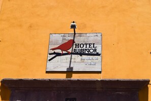 Front of property - Hotel Ruisenor (San Miguel de Allende)