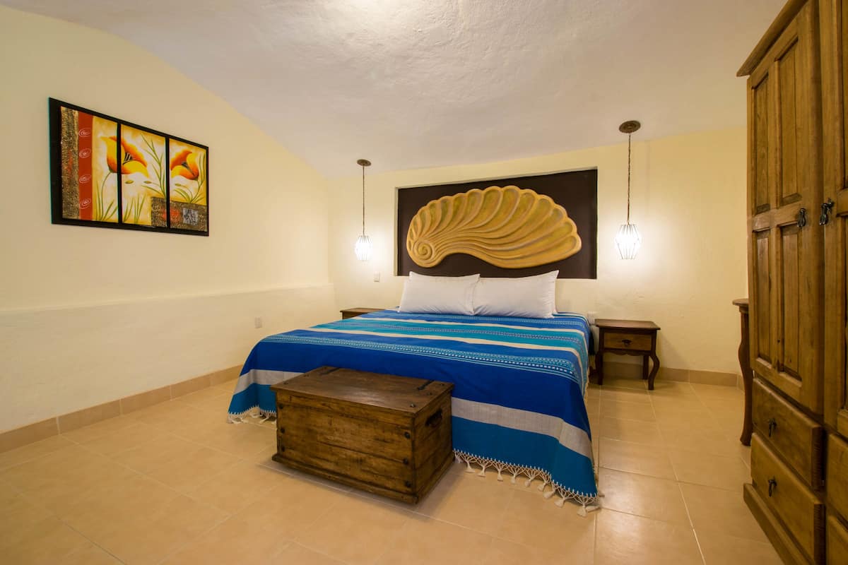Junior Room, 1 King Bed | Free WiFi