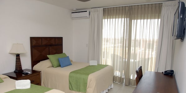 Room - Paradise Oceanic (Roatan)