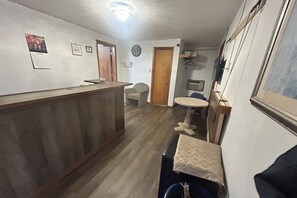 Lobby sitting area - Budget Inn by Hotel O Greensville I 70 (Greenville)