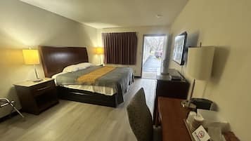 Room, 1 King Bed, Non Smoking | Desk, iron/ironing board, free WiFi, bed sheets