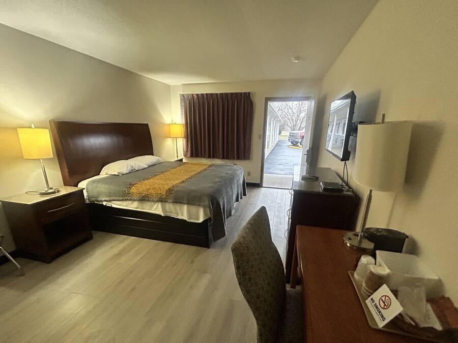 Rom, 1 kingsize-seng, ikke-røyk | Skrivebord, strykejern/-brett, wi-fi (inkludert) og sengetøy