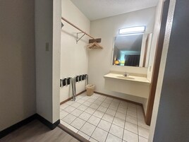 Habitación, 1 cama de matrimonio, no fumadores | Baño | Artículos de higiene personal gratuitos, secador de pelo y toallas