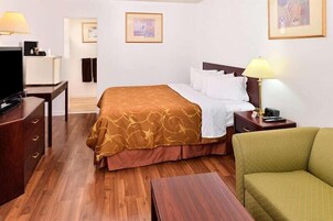 Room, 1 King Bed, Non Smoking | Iron/ironing board, free WiFi, bed sheets